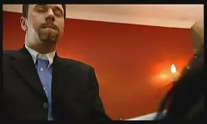 Scoreggia video porno di vecchie porche Regina
