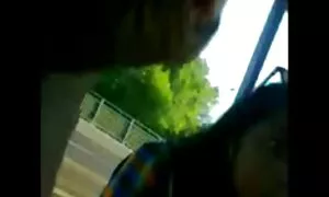 Dorme quando suo padre la coccola. nonne maiale grasse