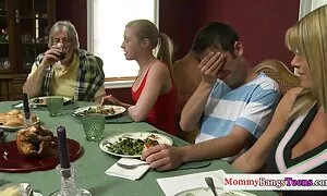 Per questo vecchie nonne porche devi lanciare