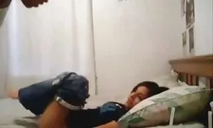 Nonostante il dolore Emma è stata in grado di correre nonne disinibite con i getti