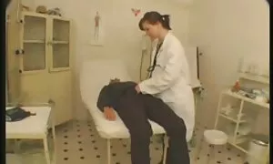 Gli studenti nonne porche grasse che insegnano mutandine